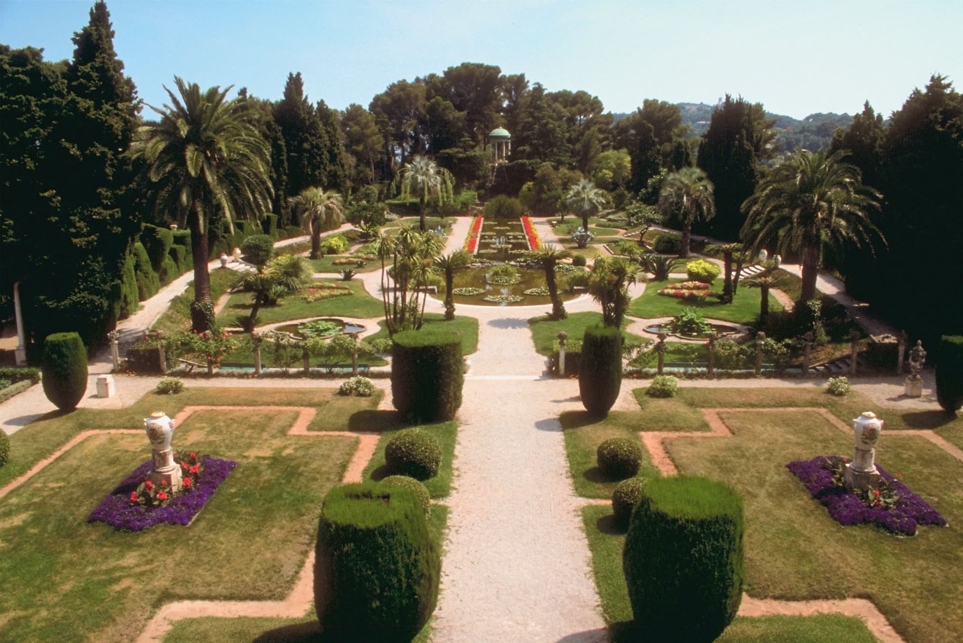 Top 10 Landscape Gardening Tips: Your Ultimate Guide to Gardening