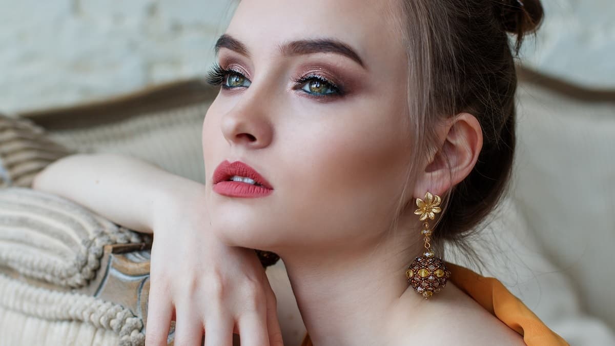 What is a Signature Jewelry Piece: Amazing Style Guide