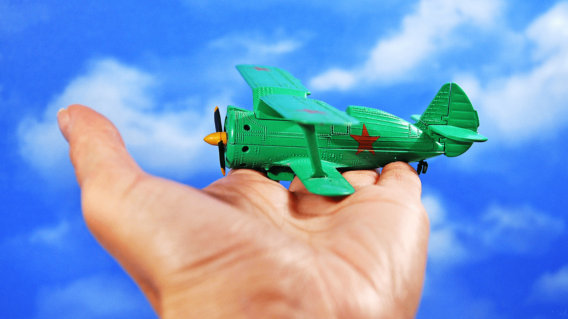 What are the Creative Ways to Display Model Airplanes