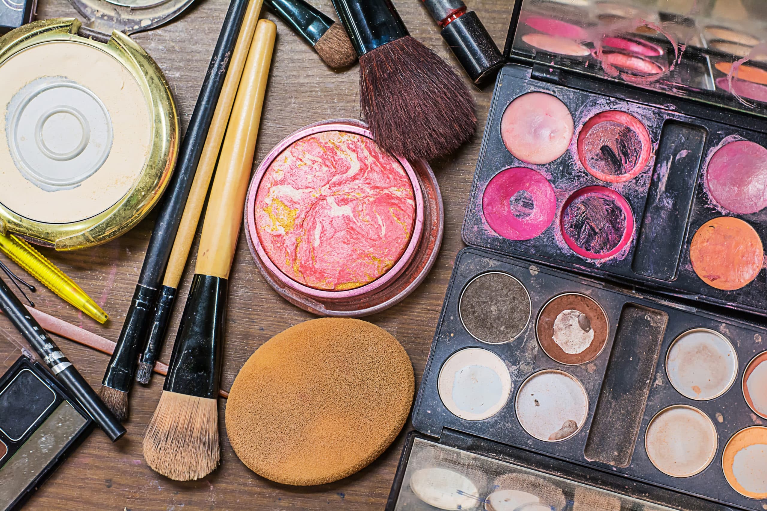 Top 10 Beautiful Makeup Accessories and Their Uses