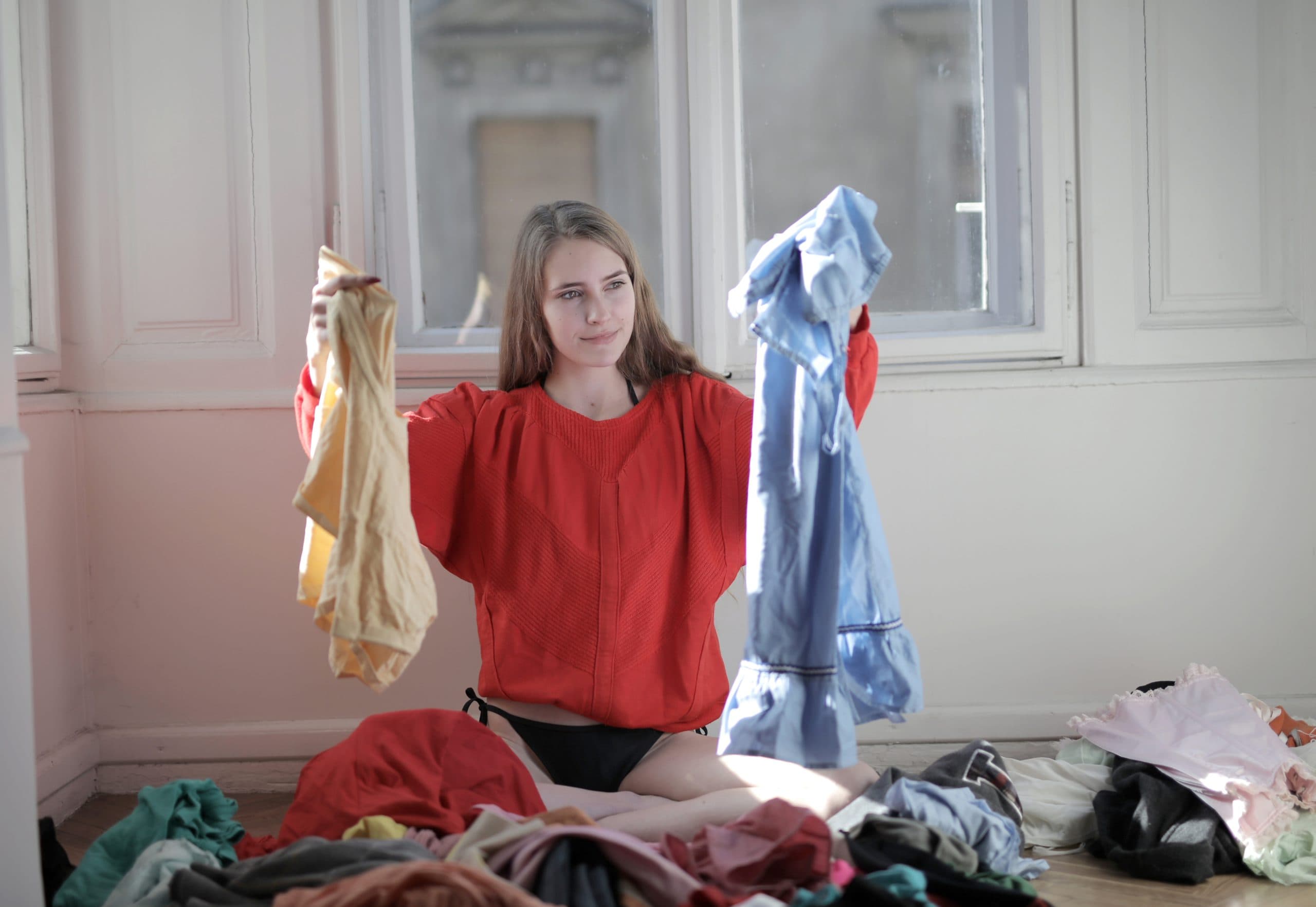 What is Wash and Wear Clothing: Quick Fashion Guide