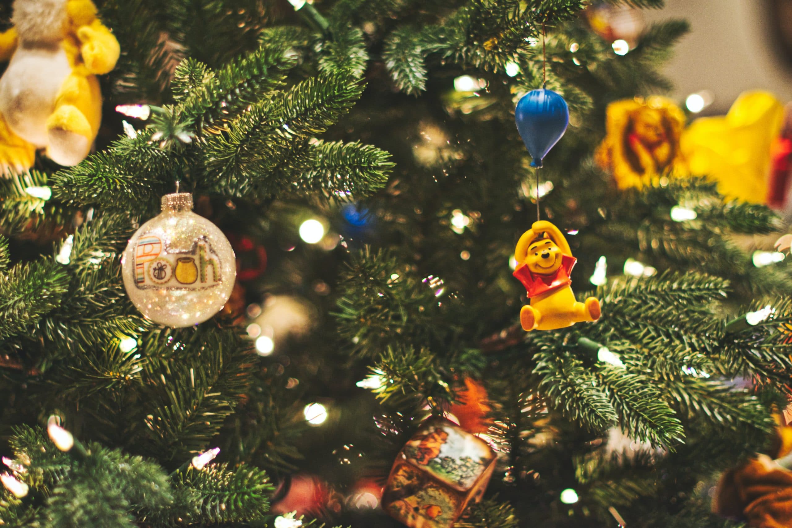 Amazing Christmas Tree Decorating Ideas to Make A Perfect Season